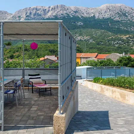 Pet Friendly In Apartman Draga Bašćanska