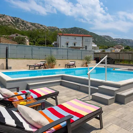 Pet Friendly In Apartman Draga Bašćanska